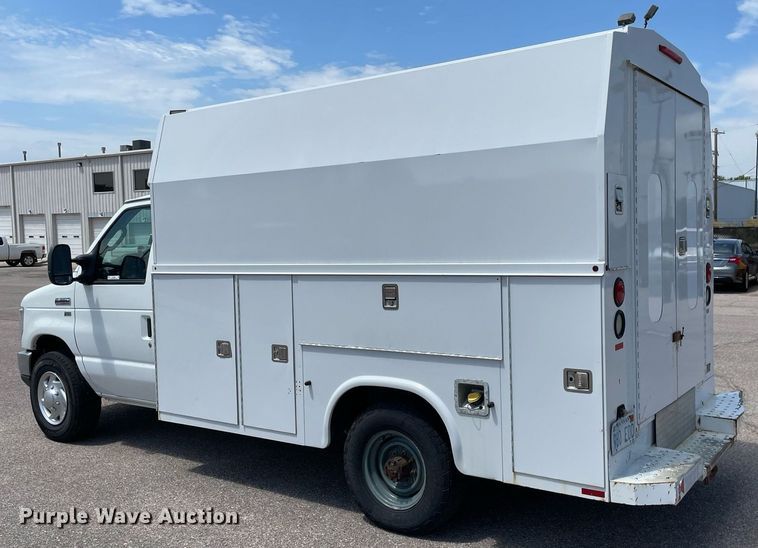 image for item LS9355 2010 Ford E350 Super Duty  utility van