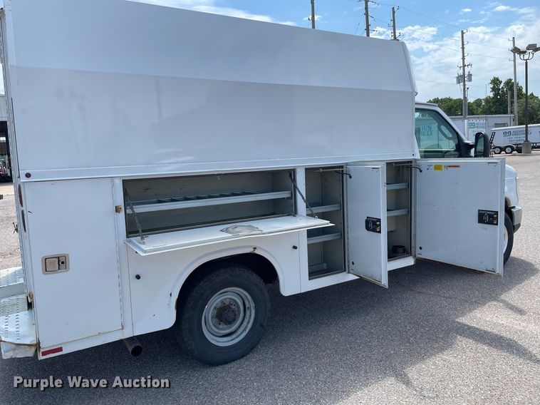 image for item LS9355 2010 Ford E350 Super Duty  utility van