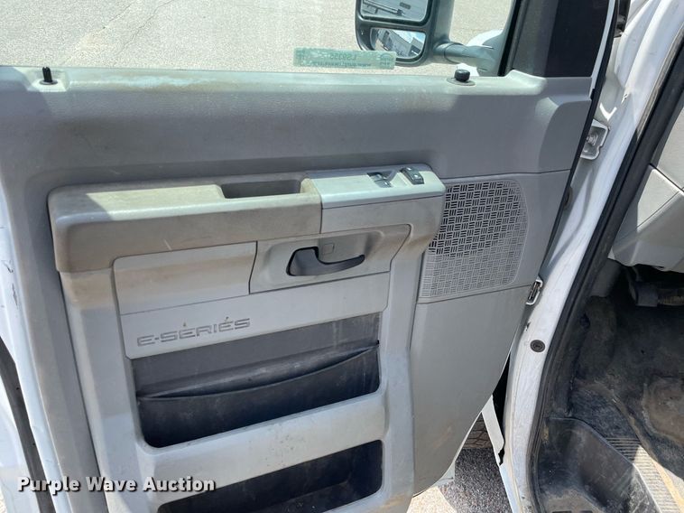 image for item LS9355 2010 Ford E350 Super Duty  utility van