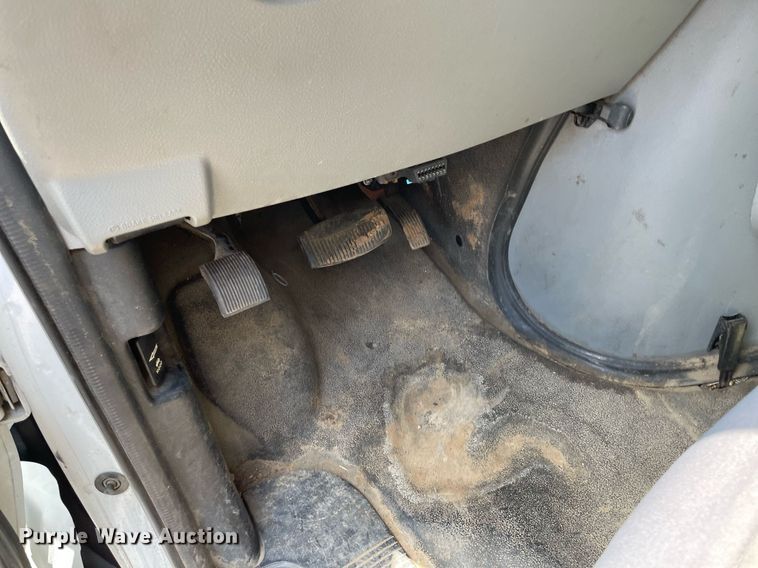 image for item LS9355 2010 Ford E350 Super Duty  utility van