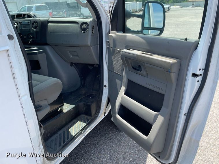 image for item LS9355 2010 Ford E350 Super Duty  utility van