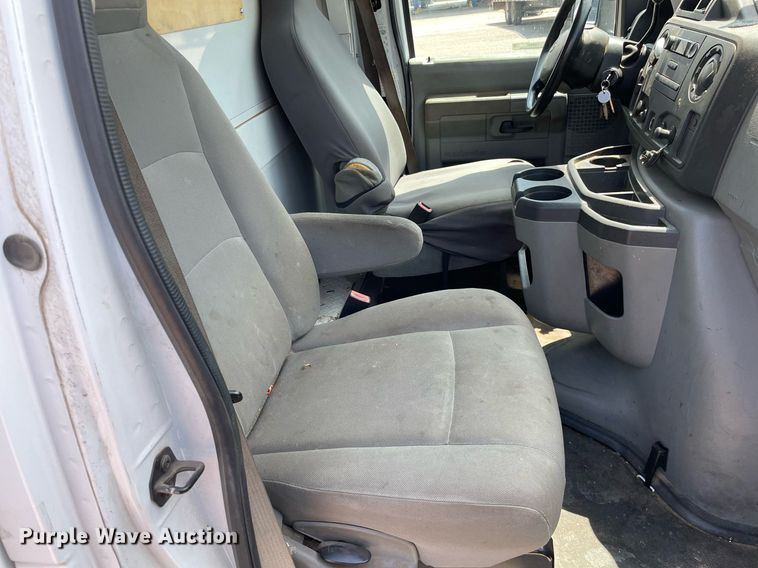 image for item LS9355 2010 Ford E350 Super Duty  utility van