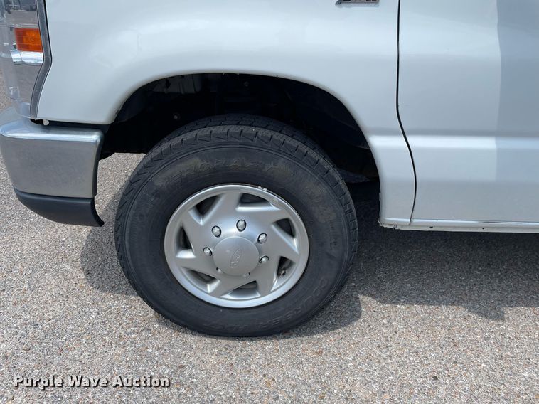 image for item LS9355 2010 Ford E350 Super Duty  utility van