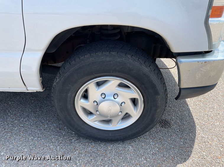 image for item LS9355 2010 Ford E350 Super Duty  utility van