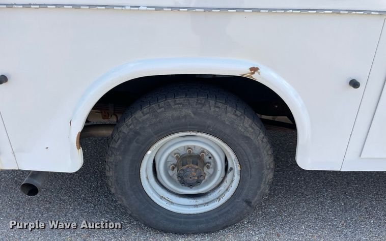 image for item LS9355 2010 Ford E350 Super Duty  utility van