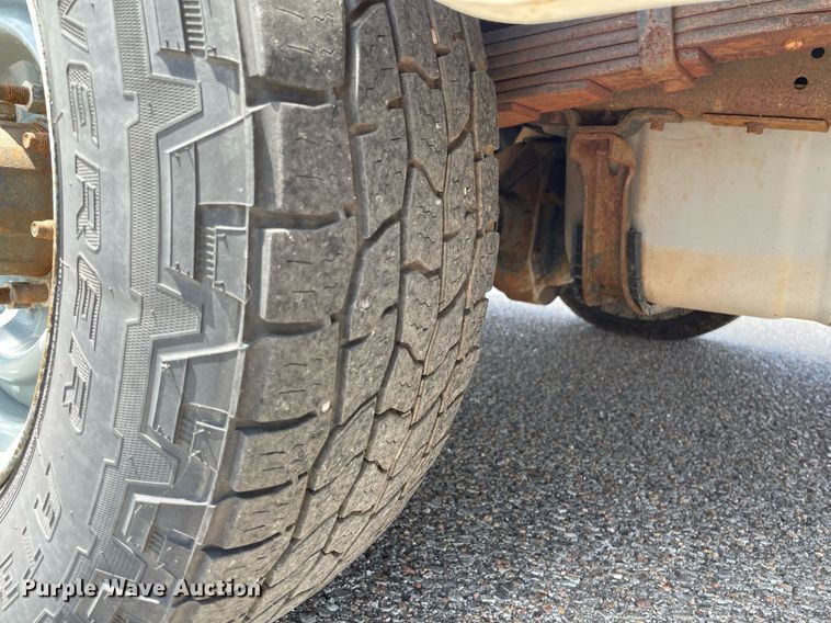 image for item LS9355 2010 Ford E350 Super Duty  utility van