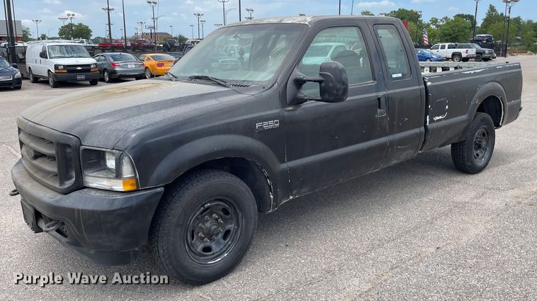 image for item LS9357 2004 Ford F250 Super Duty  SuperCab pickup truck