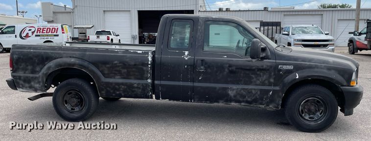 image for item LS9357 2004 Ford F250 Super Duty  SuperCab pickup truck