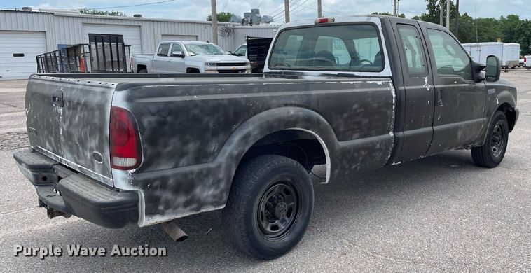 image for item LS9357 2004 Ford F250 Super Duty  SuperCab pickup truck