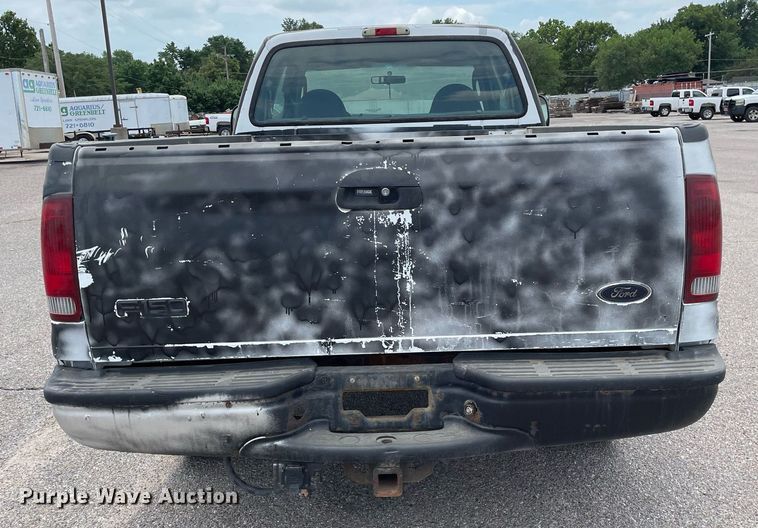 image for item LS9357 2004 Ford F250 Super Duty  SuperCab pickup truck