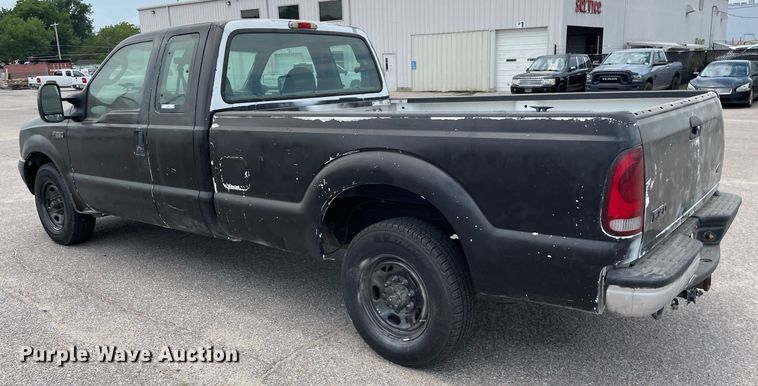 image for item LS9357 2004 Ford F250 Super Duty  SuperCab pickup truck