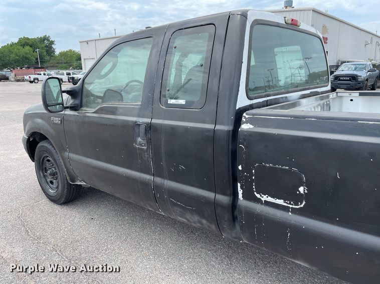 image for item LS9357 2004 Ford F250 Super Duty  SuperCab pickup truck