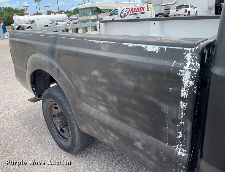 image for item LS9357 2004 Ford F250 Super Duty  SuperCab pickup truck