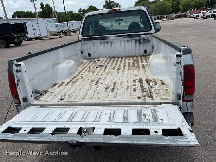 image for item LS9357 2004 Ford F250 Super Duty  SuperCab pickup truck