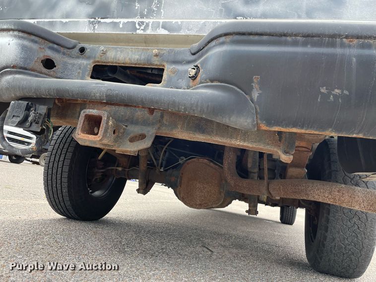 image for item LS9357 2004 Ford F250 Super Duty  SuperCab pickup truck