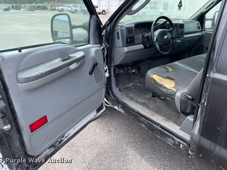 image for item LS9357 2004 Ford F250 Super Duty  SuperCab pickup truck