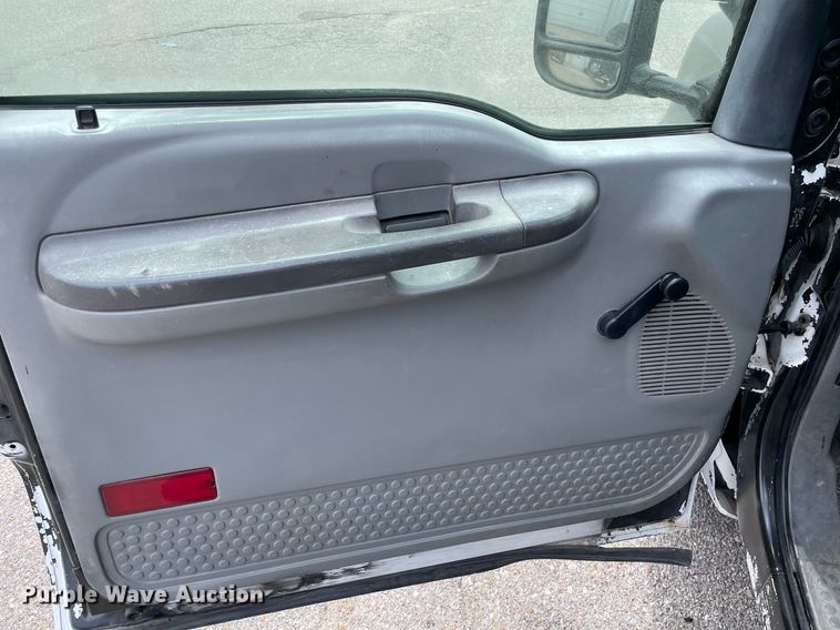 image for item LS9357 2004 Ford F250 Super Duty  SuperCab pickup truck