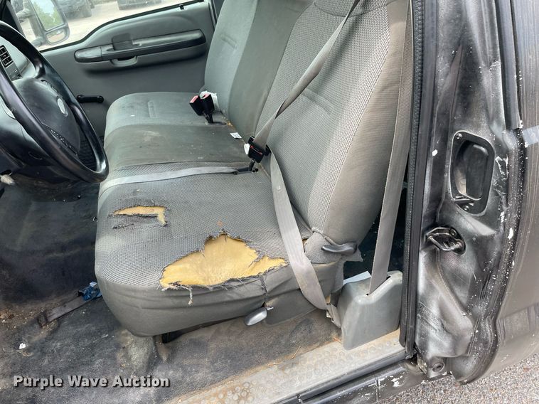 image for item LS9357 2004 Ford F250 Super Duty  SuperCab pickup truck