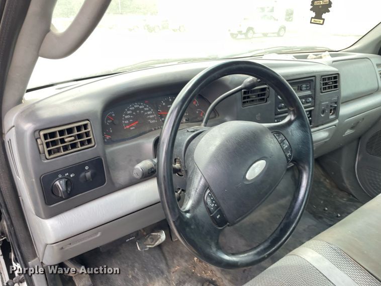 image for item LS9357 2004 Ford F250 Super Duty  SuperCab pickup truck