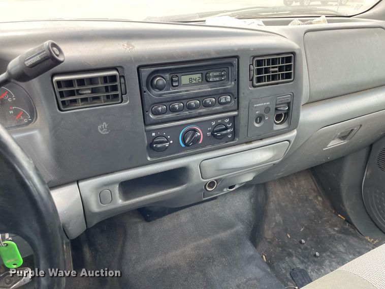 image for item LS9357 2004 Ford F250 Super Duty  SuperCab pickup truck