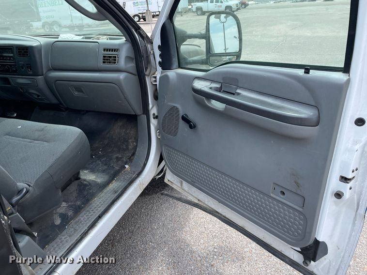 image for item LS9357 2004 Ford F250 Super Duty  SuperCab pickup truck