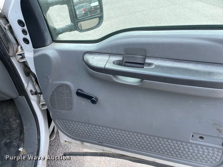 image for item LS9357 2004 Ford F250 Super Duty  SuperCab pickup truck