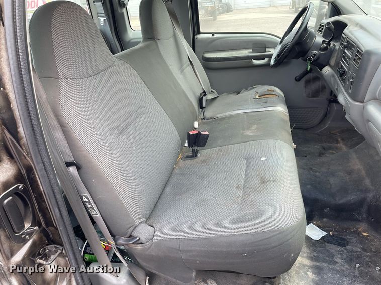 image for item LS9357 2004 Ford F250 Super Duty  SuperCab pickup truck