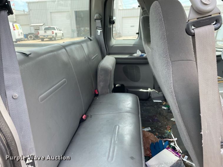 image for item LS9357 2004 Ford F250 Super Duty  SuperCab pickup truck