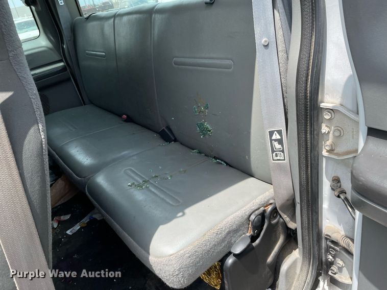 image for item LS9357 2004 Ford F250 Super Duty  SuperCab pickup truck