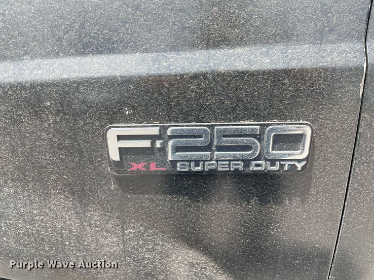 image for item LS9357 2004 Ford F250 Super Duty  SuperCab pickup truck