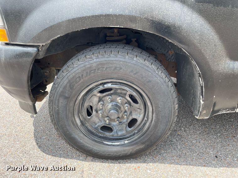 image for item LS9357 2004 Ford F250 Super Duty  SuperCab pickup truck