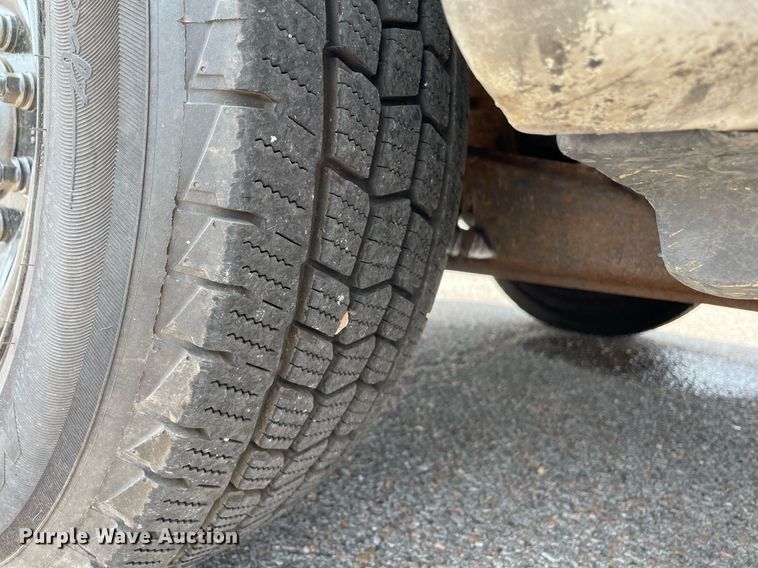 image for item LS9357 2004 Ford F250 Super Duty  SuperCab pickup truck