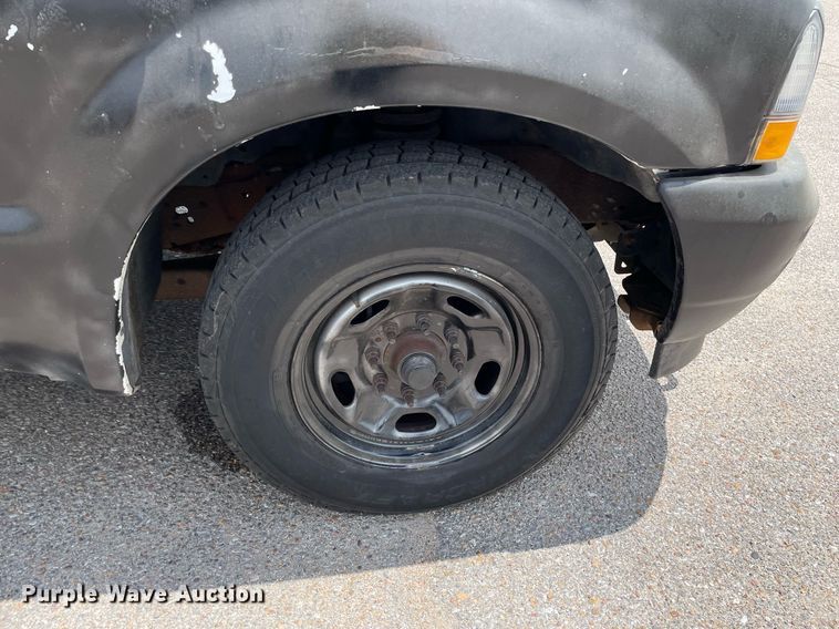 image for item LS9357 2004 Ford F250 Super Duty  SuperCab pickup truck