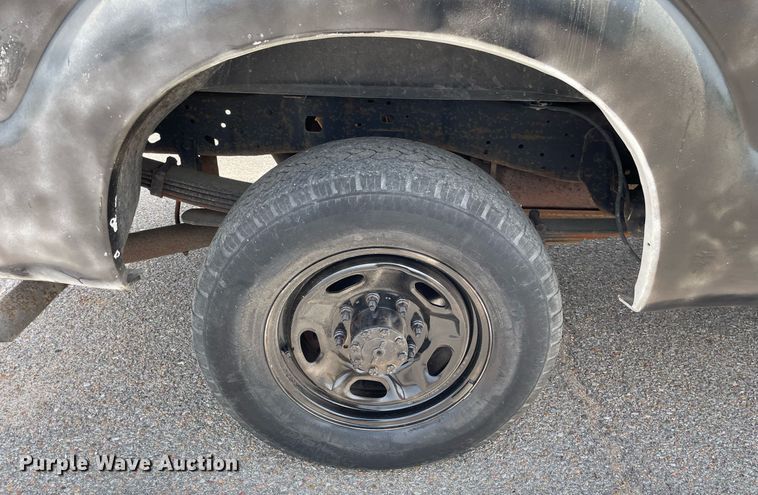 image for item LS9357 2004 Ford F250 Super Duty  SuperCab pickup truck