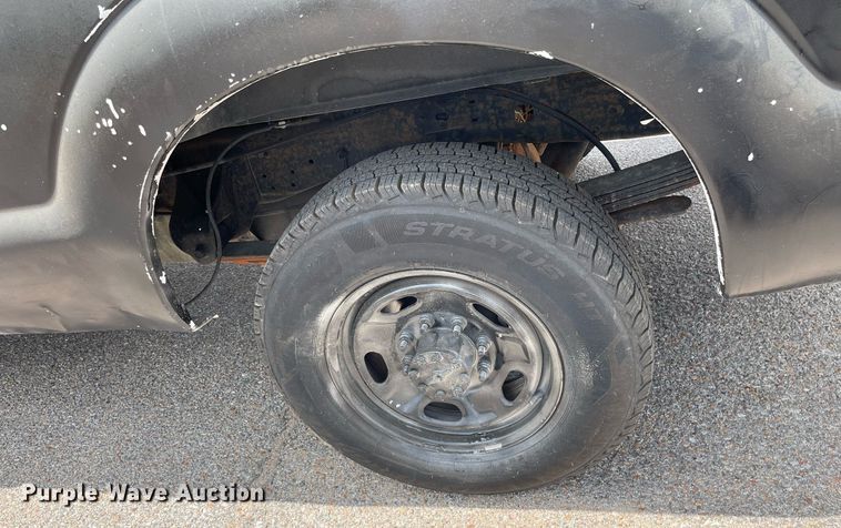 image for item LS9357 2004 Ford F250 Super Duty  SuperCab pickup truck