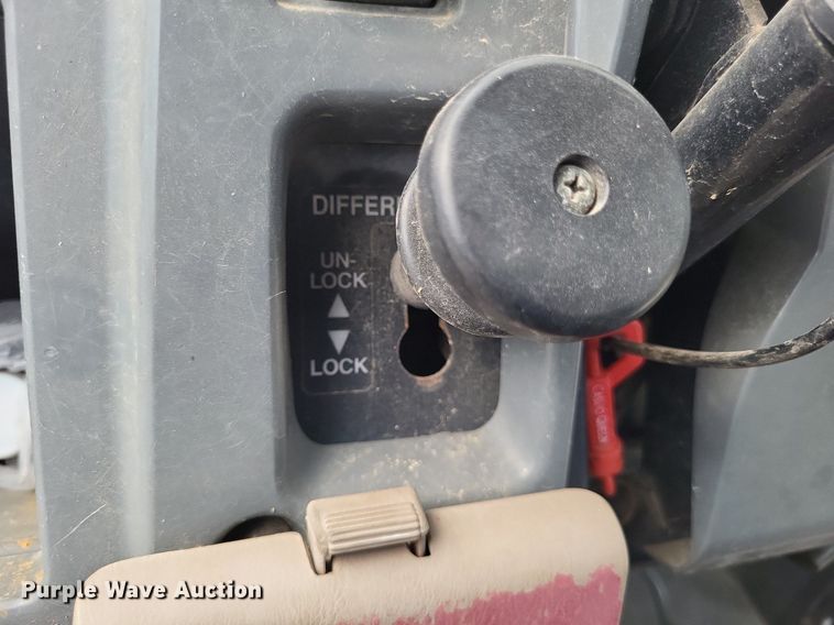 image for item LS9587 2004 Kawasaki Mule KAF620E  utility vehicle