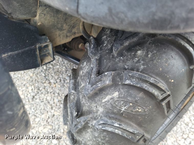 image for item LS9587 2004 Kawasaki Mule KAF620E  utility vehicle