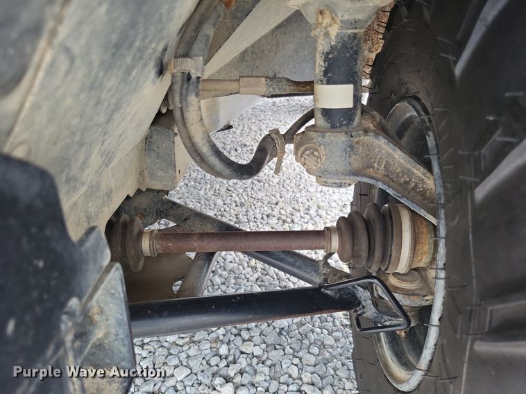 image for item LS9587 2004 Kawasaki Mule KAF620E  utility vehicle