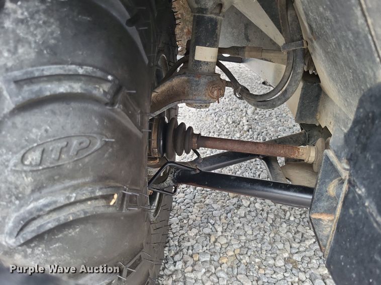 image for item LS9587 2004 Kawasaki Mule KAF620E  utility vehicle