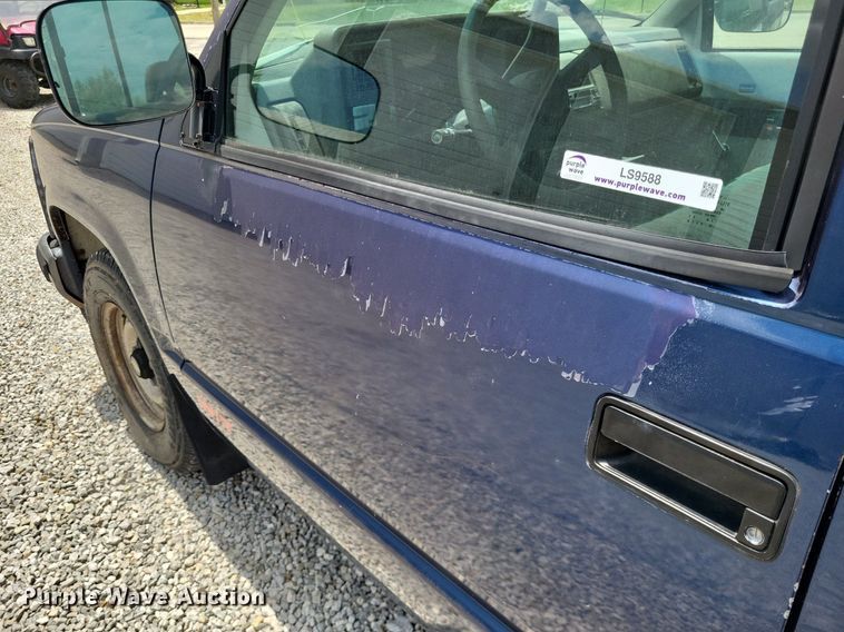 image for item LS9588 1993 Chevrolet C1500  pickup truck