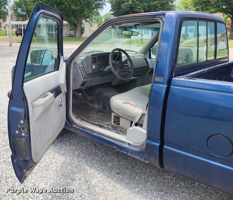 image for item LS9588 1993 Chevrolet C1500  pickup truck