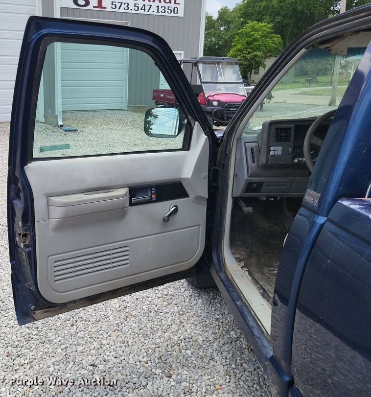 image for item LS9588 1993 Chevrolet C1500  pickup truck
