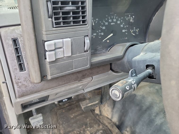 image for item LS9588 1993 Chevrolet C1500  pickup truck