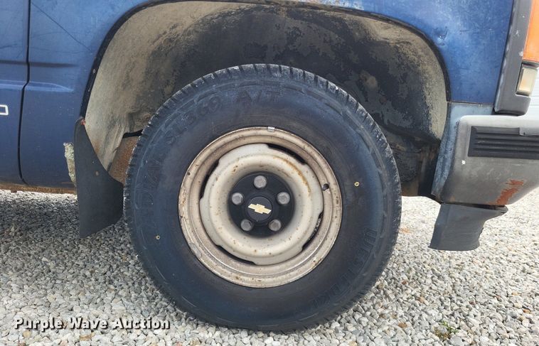 image for item LS9588 1993 Chevrolet C1500  pickup truck