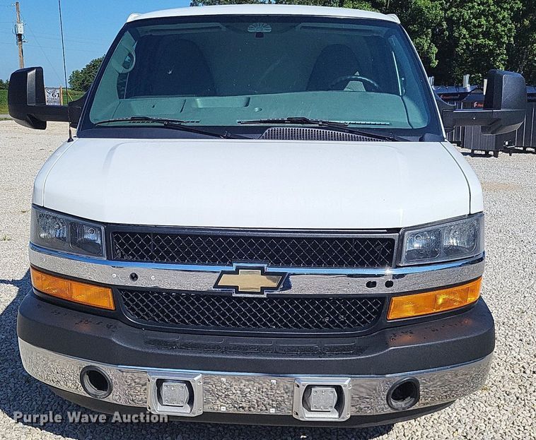 image for item LS9589 2014 Chevrolet Express G4500  van cab and chassis