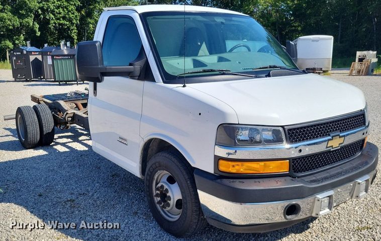 image for item LS9589 2014 Chevrolet Express G4500  van cab and chassis