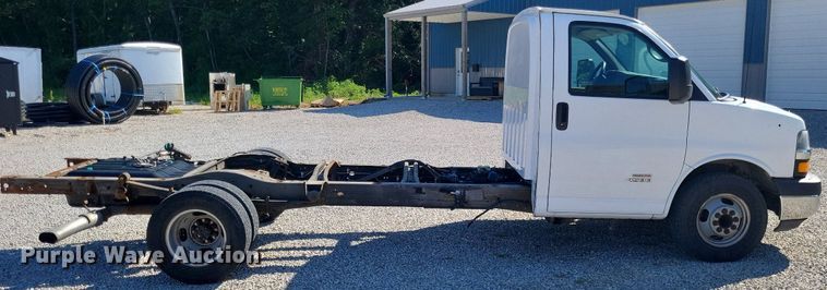 image for item LS9589 2014 Chevrolet Express G4500  van cab and chassis