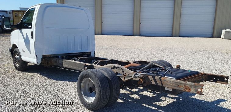 image for item LS9589 2014 Chevrolet Express G4500  van cab and chassis