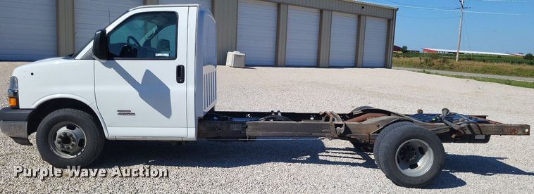 image for item LS9589 2014 Chevrolet Express G4500  van cab and chassis
