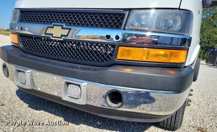 image for item LS9589 2014 Chevrolet Express G4500  van cab and chassis